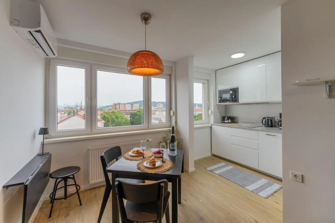 Elegant Tour As Studio Gilly With Open Views And A Balcony In The Center Ljubljana